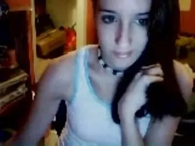 Eine schwarzhaarige Tussi spielt mit sich selbst deutsche sexfilme mit reifen frauen