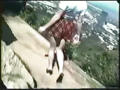 So hübsche brünette Milf-Frau macht Spaß mit Ehemann reife frauenpornos in ihrer Webcam und macht das, genießt