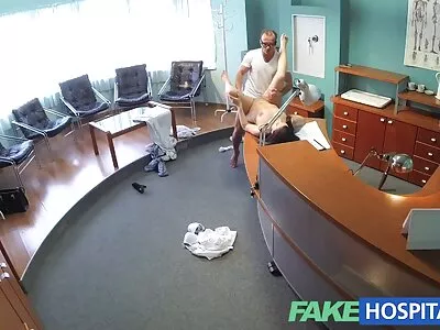 Heißes gratis erotik reife frauen junges Amateurpaar macht eine gute Ficksession im Hotelzimmer! Verdammt!