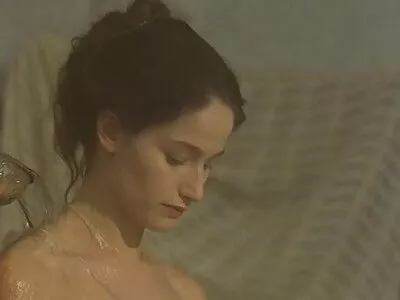 Charmantes Mädchen posiert nackt vor der Webcam sex mit reifen frauen gratis
