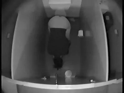 Eine Schlampe wird in den Arsch reife frauen in pornos gefickt