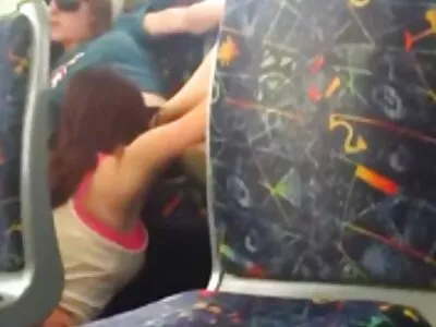 So hübsche brünette Frau redet reife frauen free video schmutzig, während sie einen Schwanz lutscht, der in einer Höllengesichtsbehandlung endet
