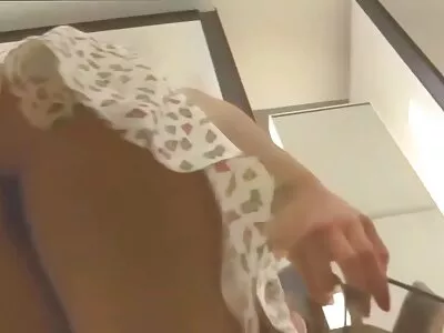 Blondes Teenie lutscht ihren ersten reife damen gratis Schwanz vor der Cam