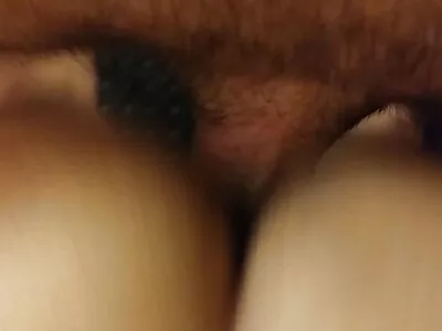 Hausgemachter Schwanz reitet auf einem reife frauen beim sex videos Bett