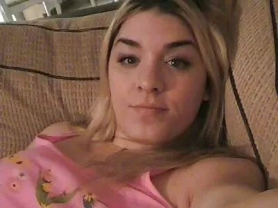 Wunderschöne Blondine mit wunderschönem Körper streichelt sich reife ältere frauen kostenlos vor der Webcam